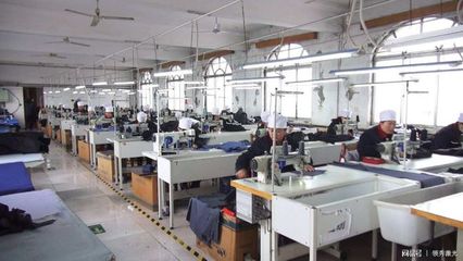 服裝行業(yè)裁剪的“黑科技”-激光投影布料振動刀裁剪機